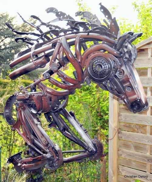cheval sautant en metal recycle